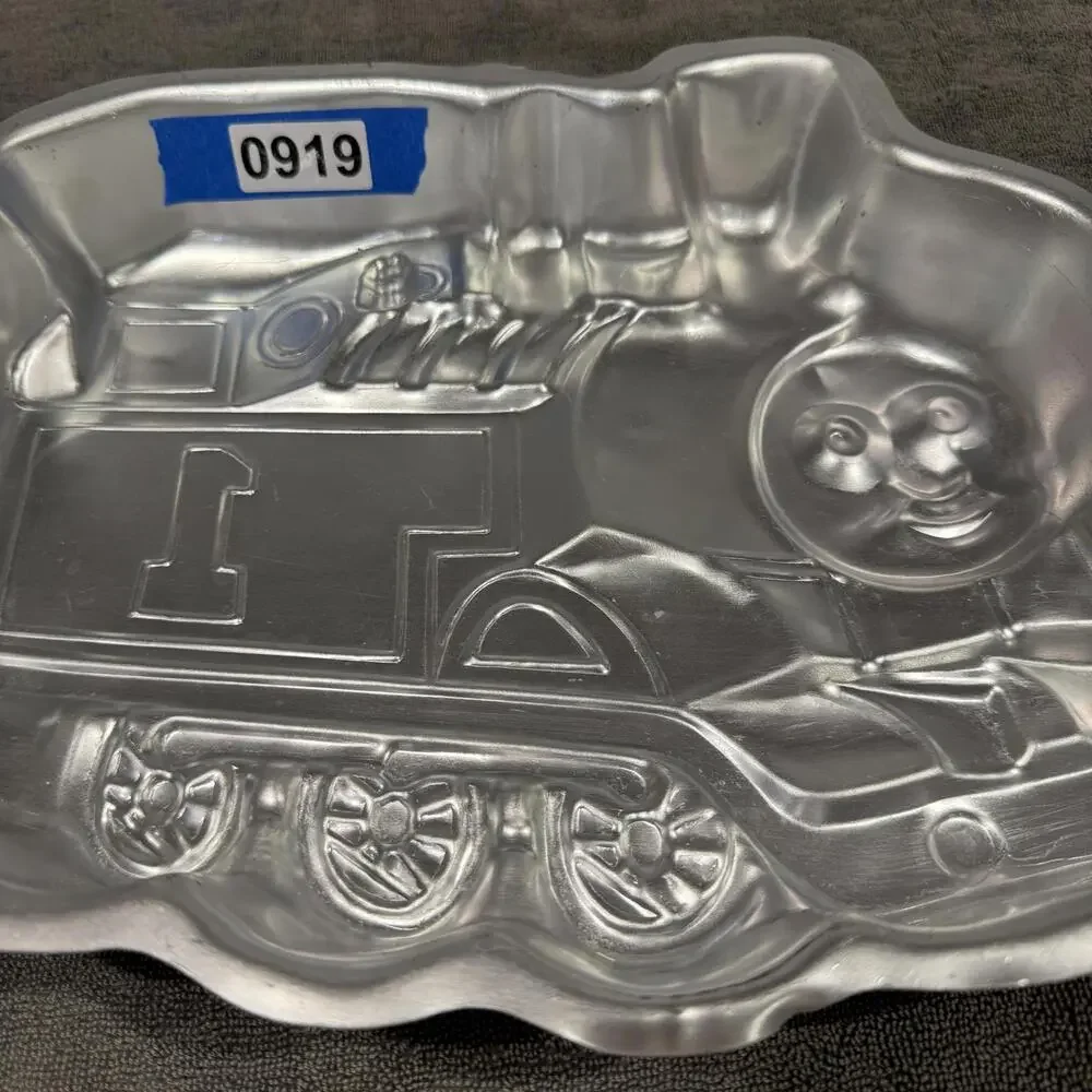 Wilton Cake Pan 2105-1349 Thomas Train‎ 1 Cake Silver Aluminum